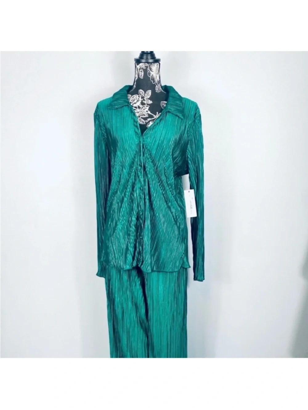 NWT Madison + Hudson green button down top matching silky pant set size large